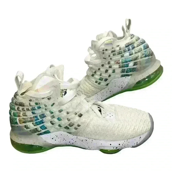 Size 5Y - Nike LeBron 17 Air Command Force - Picture 6 of 15